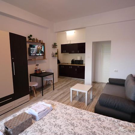 Ferienwohnung Charming Cozy Studio - Old Town - Free Minibar Bukarest Exterior foto