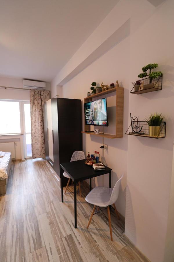 Ferienwohnung Charming Cozy Studio - Old Town - Free Minibar Bukarest Exterior foto