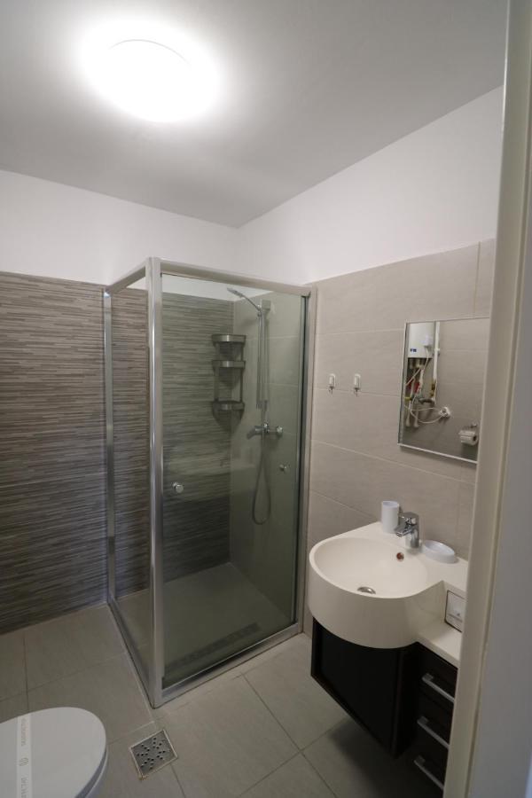 Ferienwohnung Charming Cozy Studio - Old Town - Free Minibar Bukarest Exterior foto