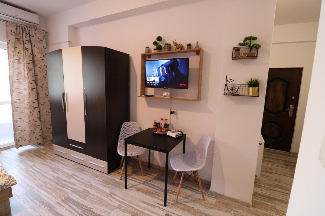 Ferienwohnung Charming Cozy Studio - Old Town - Free Minibar Bukarest Exterior foto