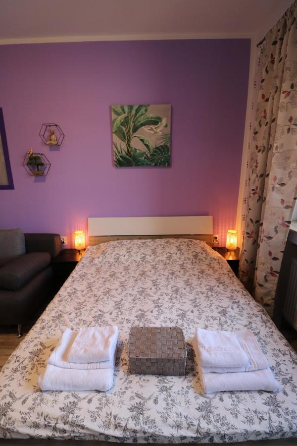 Ferienwohnung Charming Cozy Studio - Old Town - Free Minibar Bukarest Exterior foto
