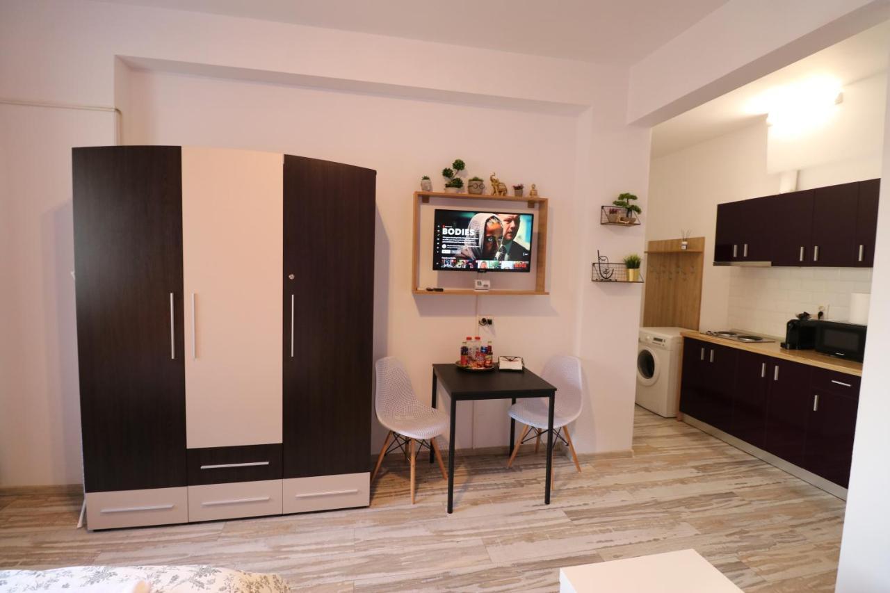 Ferienwohnung Charming Cozy Studio - Old Town - Free Minibar Bukarest Exterior foto