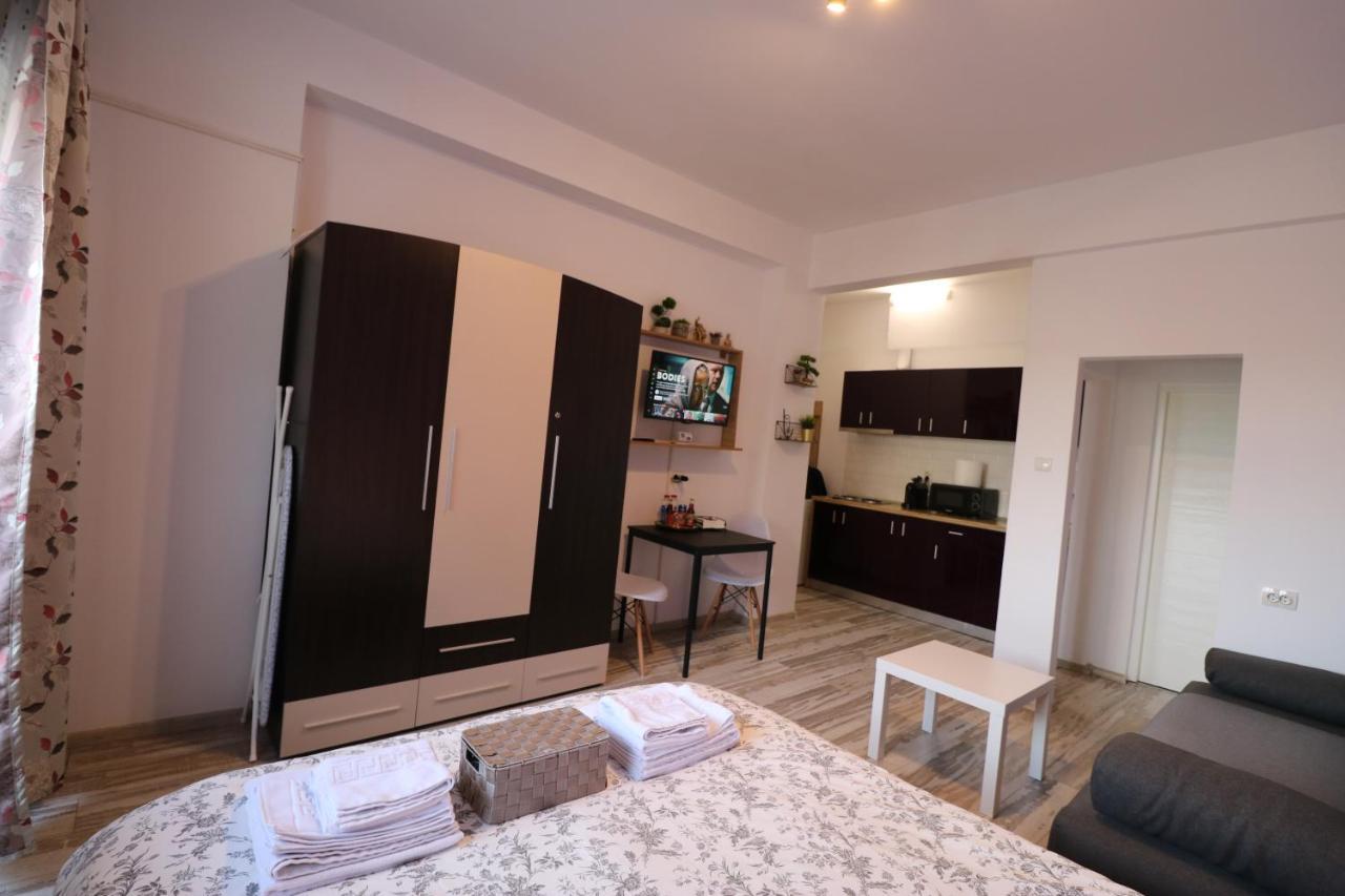 Ferienwohnung Charming Cozy Studio - Old Town - Free Minibar Bukarest Exterior foto